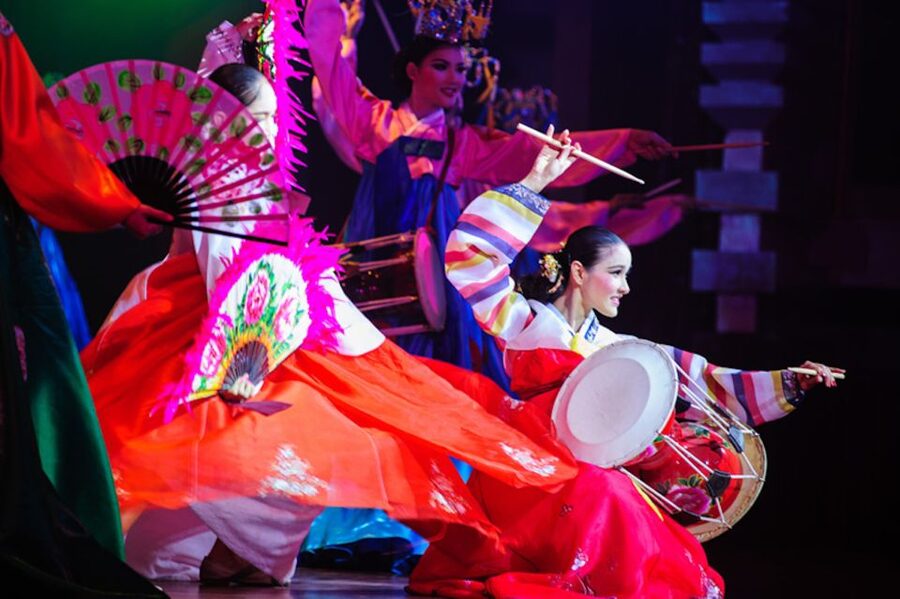 Pattaya: Alcazar Cabaret Discounted Admission Ticket - Theater Production Details: Lighting, Costumes, and Photo Rules