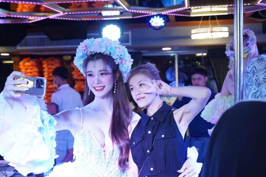 Pattaya: All Star Dinner Cruise, Cabaret Show & Beer Buffet - Balihai Pier E logistics, no hotel pickup to manage