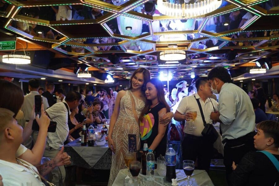 Pattaya: All Star Dinner Cruise, Cabaret Show & Beer Buffet - Cabaret show onboard by Tiffany Beauty Contest winners
