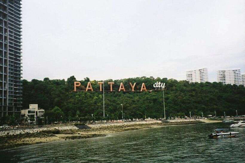 Pattaya: Buddha, Floating Market, Gems Museum Tour & Lunch - Laser Buddha Mountain or Kai Chi Chan, why the afternoon route matters