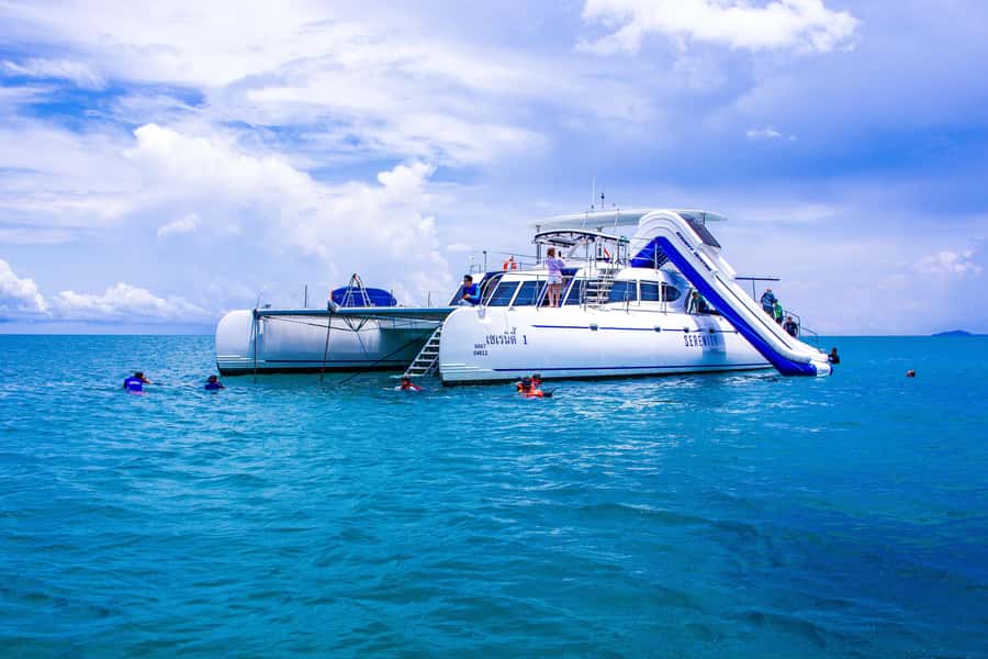 Pattaya: Exclusive 3-Island Catamaran Tour with Buffet Lunch - Thai buffet on the water: what you eat, when you eat it, and why it works