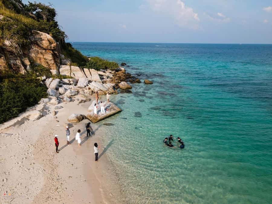 Pattaya: Full-Day 2 Islands Yacht Trip with Lunch and Sunset - Key highlights at a glance
