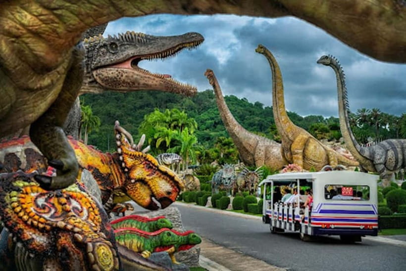 Pattaya: Nong Nooch Tropical Garden Ticket - The Car Garden: the unexpected break in the day