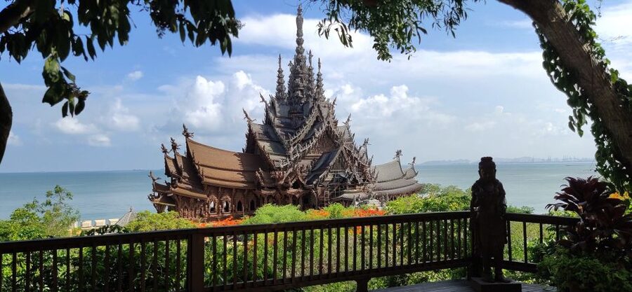Pattaya: The Sanctuary of Truth Discounted Admission Ticket - The 1-hour English tour: fast facts, then breathing room