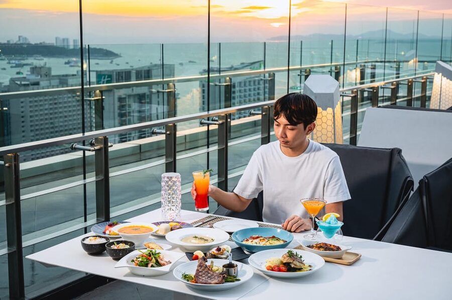 Pattaya: The Sky 32 at Grande CentrePoint Hotel - Price, value, and who should book this 90-minute dinner