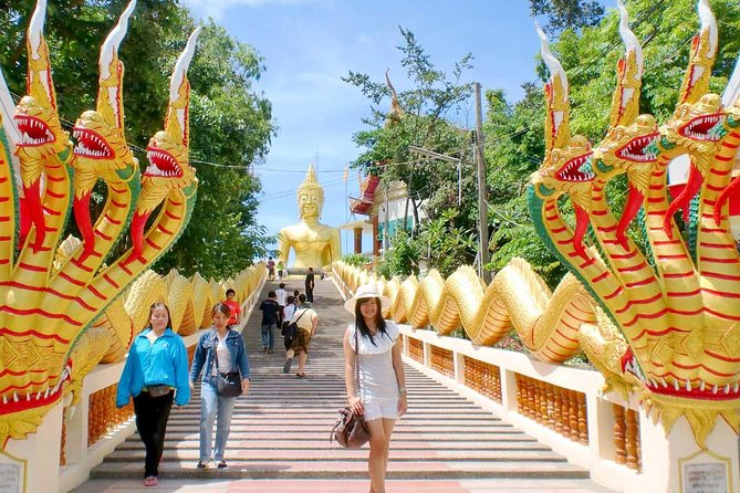 Pattaya Viewpoint, Big Buddha & Floating Market with Lunch - Floating Market Lunch: Shopping and a Handy Break from the Heat