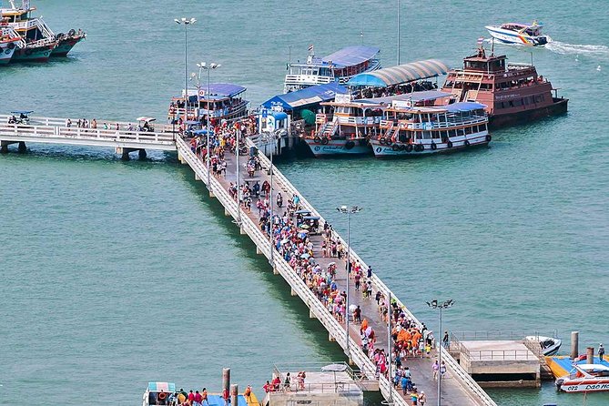 Pattaya Viewpoint, Big Buddha & Floating Market with Lunch - Gems Gallery Pattaya: A 30-Minute Stop That Breaks Up the Route