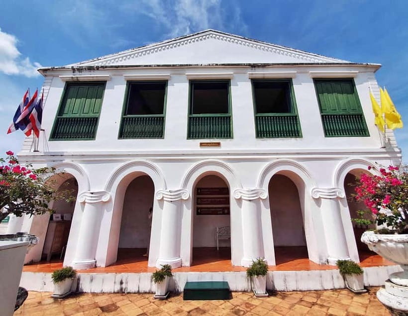 Petchaburi Temples & Royal Palace - small Join Group Tour - Wat Mahathat Worawihan: A Temple Stop That Teaches You What to Look For