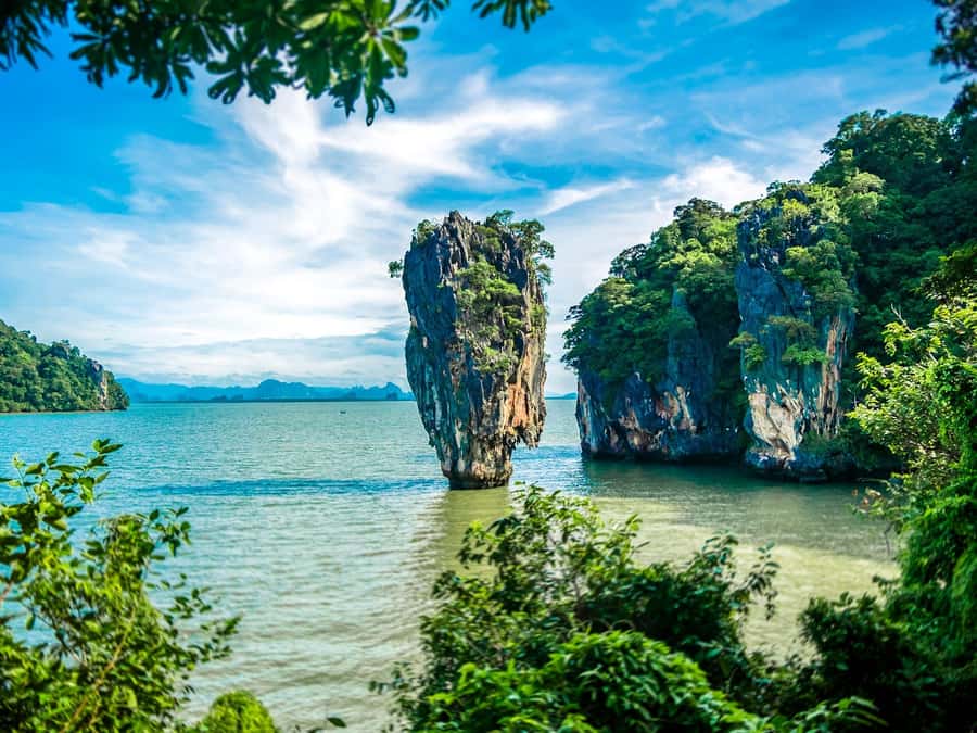 Phang Nga Bay: Longtail Boat Sightseeing Tour - Ko Tapu and James Bond Rock: quick photos, big crowd