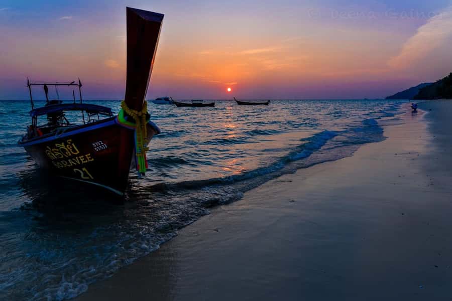 Phi Phi & 4 Islands Sunset tour + Bioluminescent Planktons - Ko Poda Dinner on the Beach, Sunset Time, Then the Ao Nang Glow