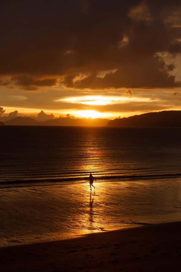 Phi Phi & 4 Islands sunset tour plus bioluminescent plankton - Ko Poda sunset BBQ: where the day turns into a memory