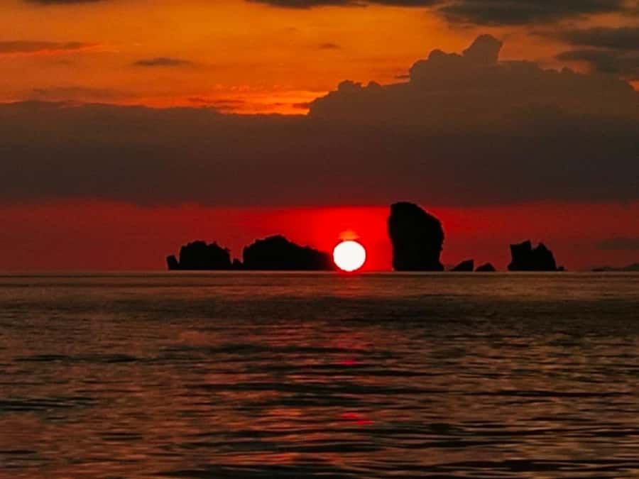 Phi Phi & 4 Islands sunset tour plus bioluminescent plankton - What to bring and what to avoid so the day stays fun