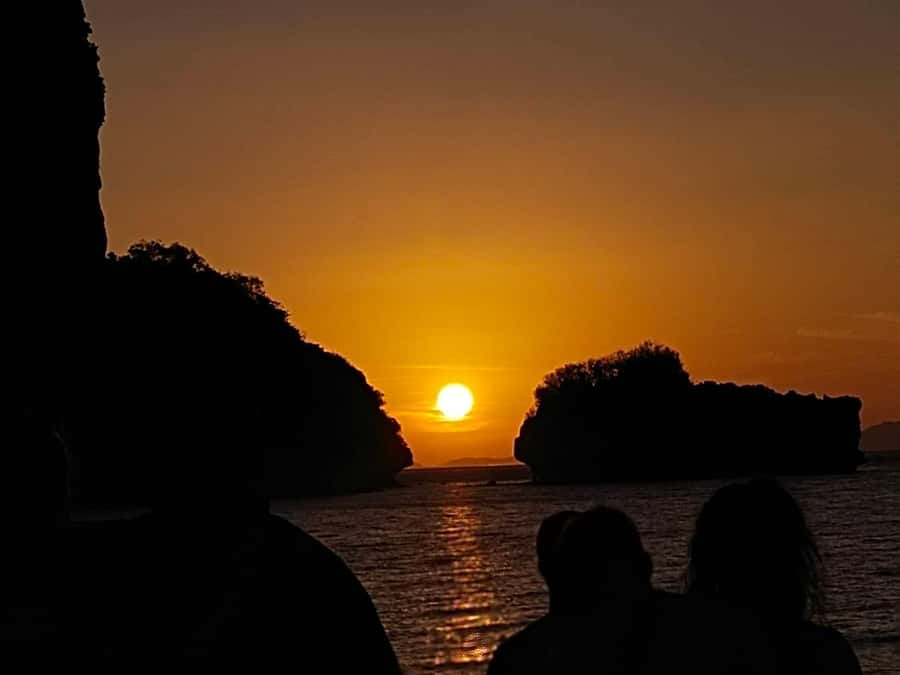 Phi Phi & 4 Islands sunset tour plus bioluminescent plankton - Who should book this Phi Phi plus 4 Islands sunset tour with plankton