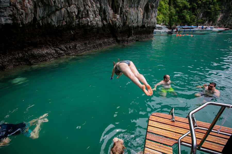 Phi Phi: 7 Islands Speed Boat Tour with Sunset and Plankton - Getting There and Meeting Point Reality Check (McDonald’s on Phi Phi)