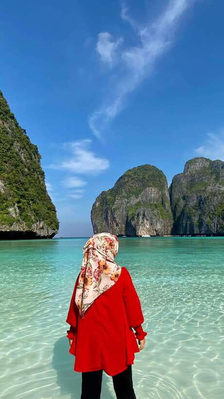 phi phi island : Luxury Private Wooden Boat Rental - Snorkeling gear, surfboard, and comfort details that change the day