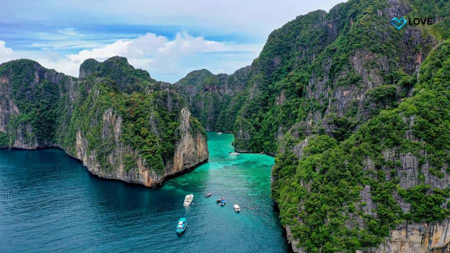 Phi Phi Islands: 2 Days, 1 Night Trip with Activities - Check-In and Lunch on Arrival: Resetting After the Boat Ride