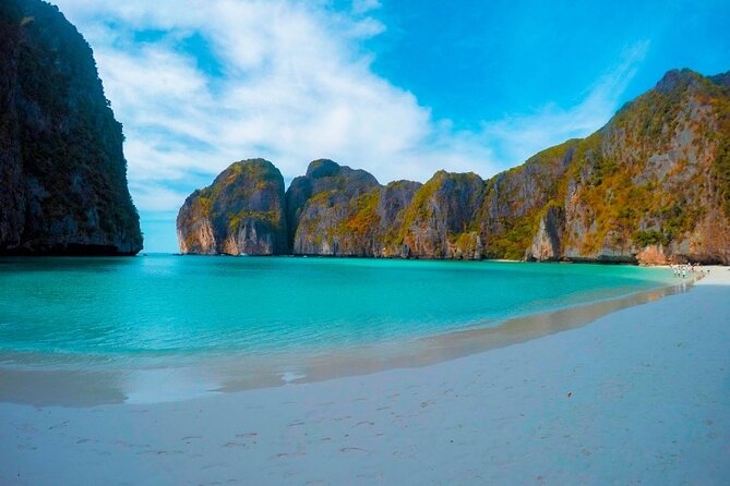 Phi Phi Islands Adventure Day Trip w/ Seaview Lunch by V. Marine - Phi Phi Leh lunch at a 4.5-star resort with seaview access