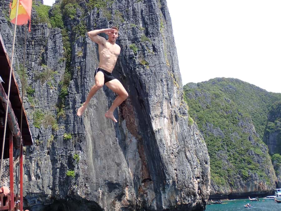 Phi Phi: Pirate Boat with Snorkeling, Kayaking, and Party - Food, Fruit Platters, and What You Can Expect to Drink