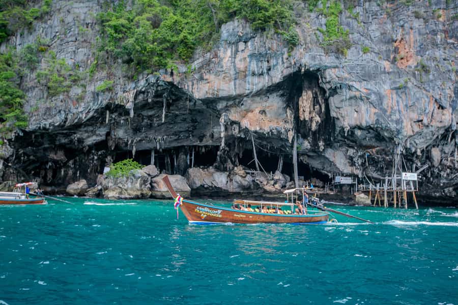 Phi Phi : Private Longtail Boat to Maya Bay - Maya Bay at The Beach filming location, and the entry rules reality