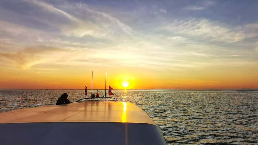 Phi Phi: Sunrise & Beat The Crowds to Maya Bay by Speedboat - Getting on the boat at Tonsai pier, and what that means for your comfort