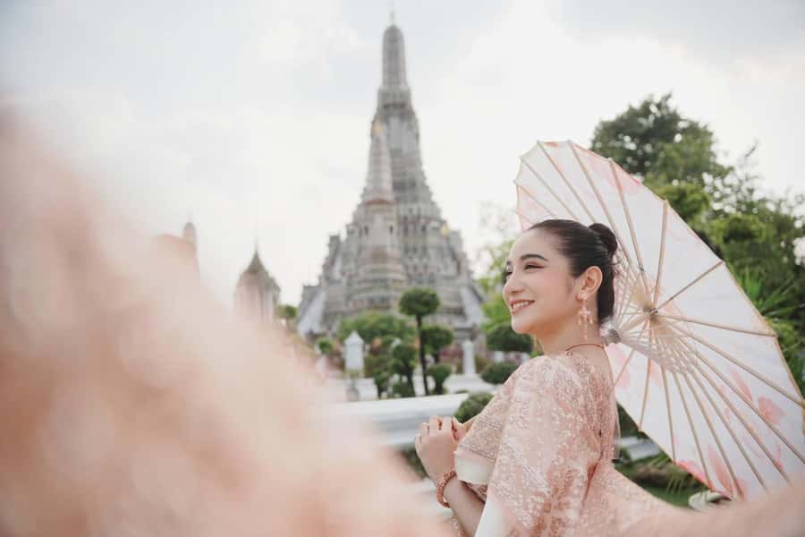 Photoshoot in Thai Costume - Wat Arun With a Costume Twist, Why It Feels Special