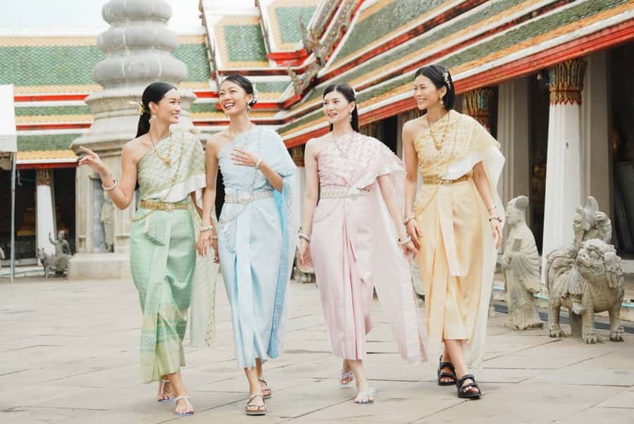 Photoshoot in Thai Costume - Finding ThaiGlam Studio by Wat Arun Pier or Car