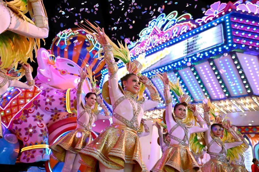 Phuket: Carnival Magic Admission Ticket w Optional Transfer - The park before the main show: what to do from 5:30 PM
