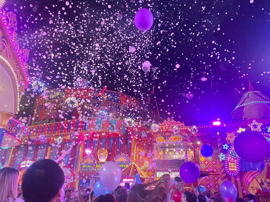 Phuket: Carnival Magic Experience Dinner with Show - Inside the show at 8 PM: neon stage lighting and live performance energy
