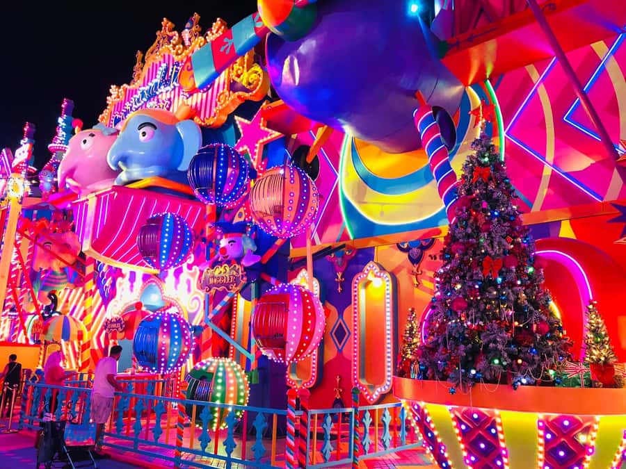 Phuket: Carnival Magic Experience Dinner with Show - Buffet dinner and food stalls: what you get (and how to make it satisfying)