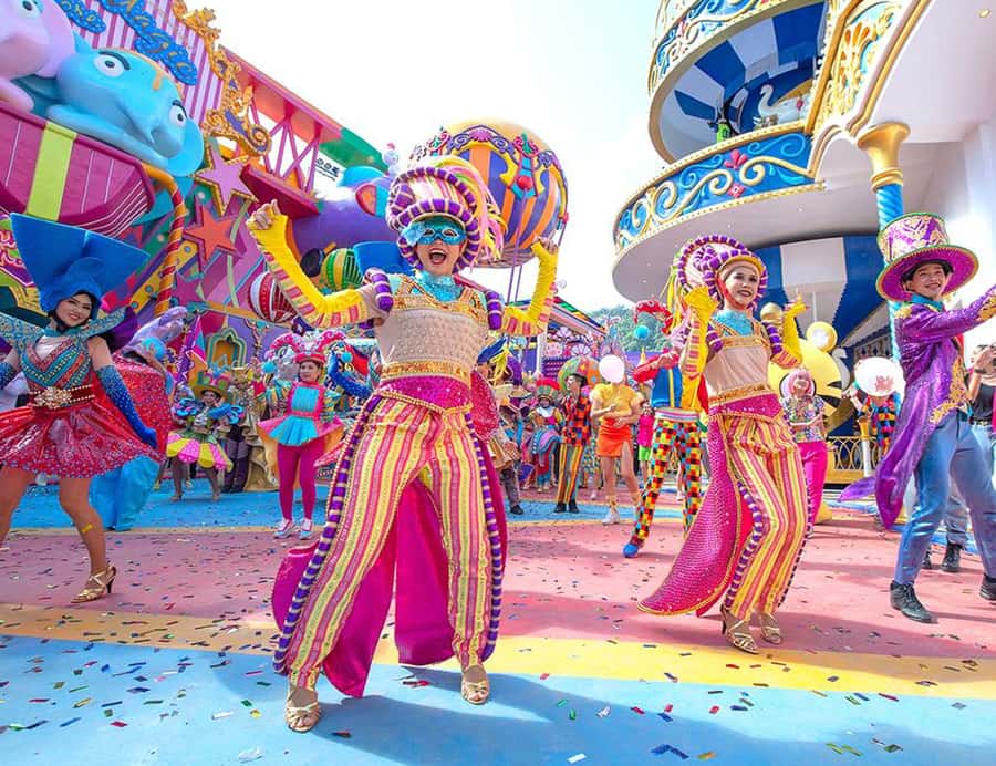 Phuket: Carnival Magic Show + Buffet Dinner - Kingdom of Light stroll: why the 40 million lights matter