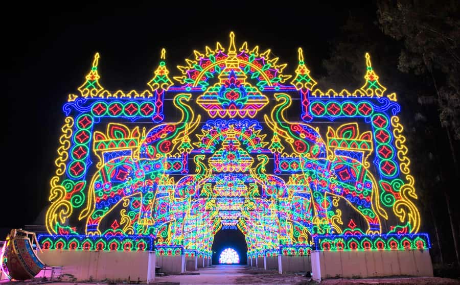 Phuket: Carnival Magic Ticket with Dinner and Transfer - Who This Phuket Night Tour Suits Best