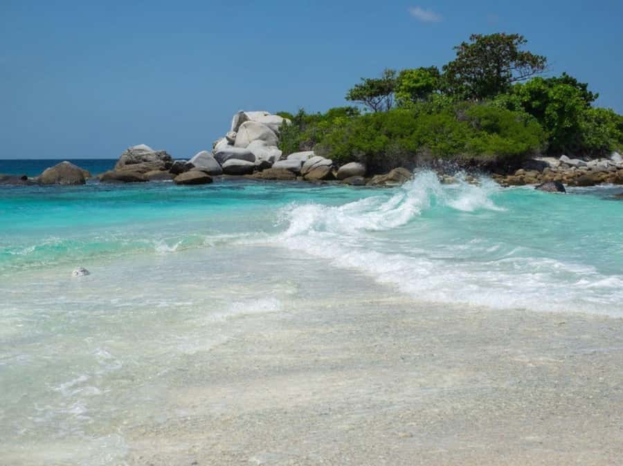 Phuket: Coral and Racha Island Yacht Tour with Lunch - Lunch on Board: Food, Fuel, and a Less Stressful Midday