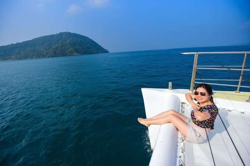 Phuket: Coral Yacht Boat Tour to Coral Island with Sunset - Lunch on Raya Island: Good Food, Watch the Timing