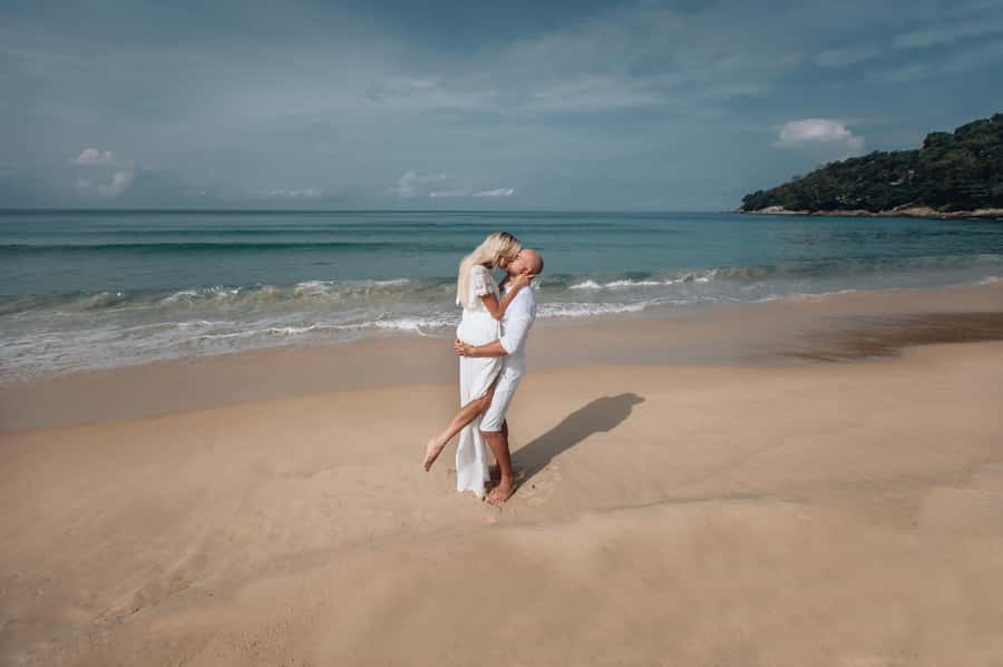 Phuket: couple photoshoot at Surin Beach - What makes this photoshoot worth doing now