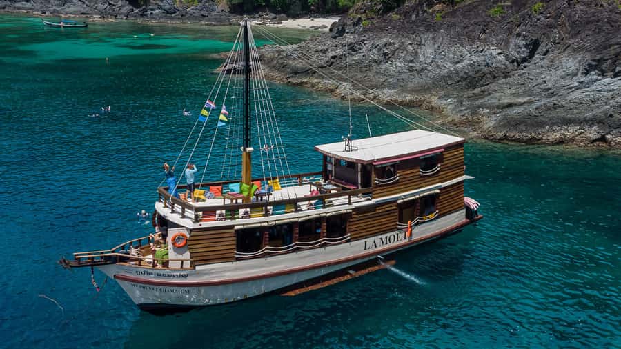 Phuket: Escape the crowds on relaxing boat (Snorkelling) - Pickup, timing, and how the day runs