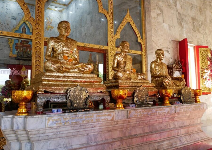Phuket : Food | Art | Town : Travstore Original F.A.T Tour - Street art and graffiti at 14:30 PM, reading messages on the walls