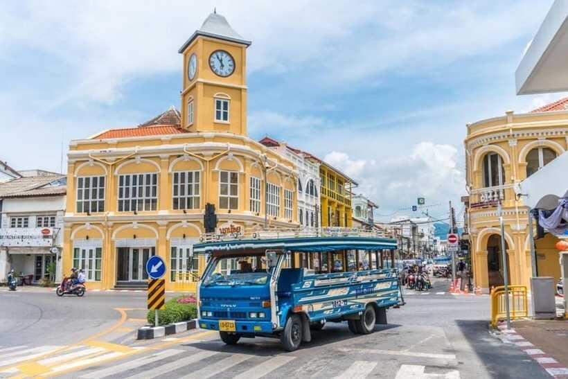 Phuket: Half Day Sightseeing and City Tour with Tour Guide - The night market slot on the 13:00 round