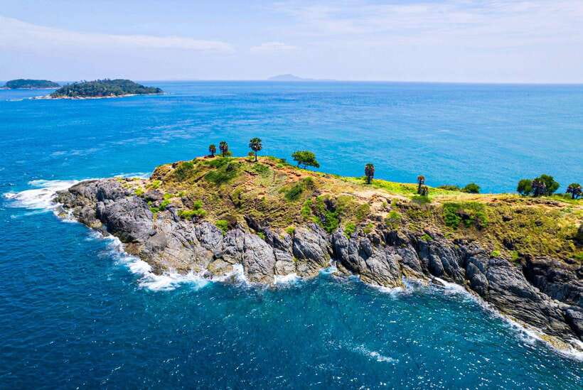Phuket: Half-Day Viewpoint, Big Buddha and Wat Chalong Tour - Tour Guide and Van Ride: Why the Human Touch Matters
