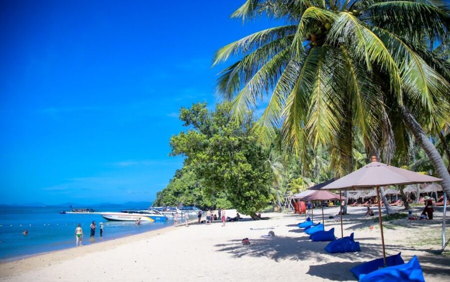 Phuket: James Bond and Laem Haad Beach by Speedboat - Lunch at Koh Panyee: Thai food with floating-village views