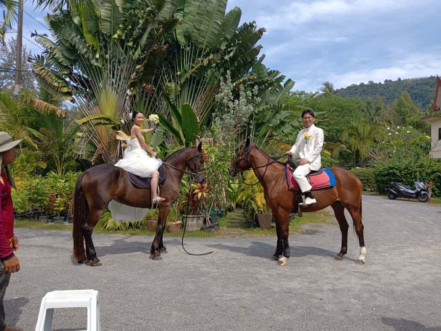 Phuket: Kamala Beach Horse Riding Activity - Beach Crowds, Photo Timing, and What Can Change