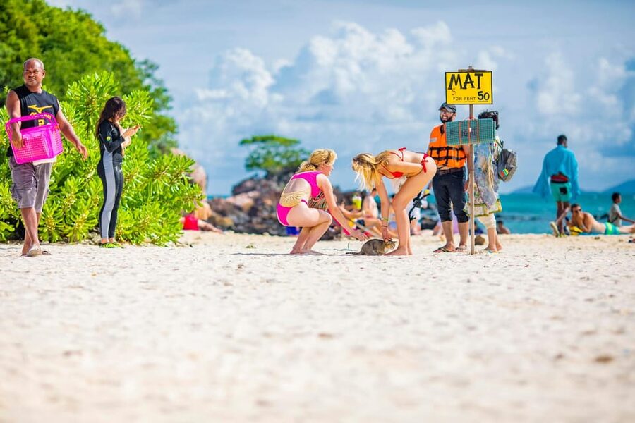 Phuket: Khai Islands Premium Full Day Excursion - Khai Nai Island: the longest stop, photos, lunch, and the cats