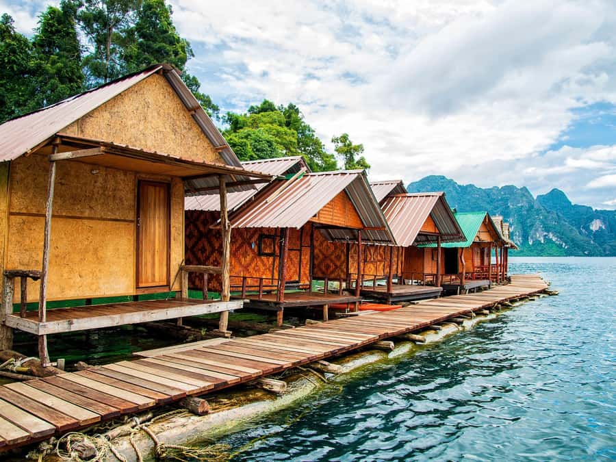Phuket: Khao Sok and Cheow Lan Lake Tour with Lunch - Monkey Temple and Monkey Cave Stops: Close Encounters, Real Temple Vibes