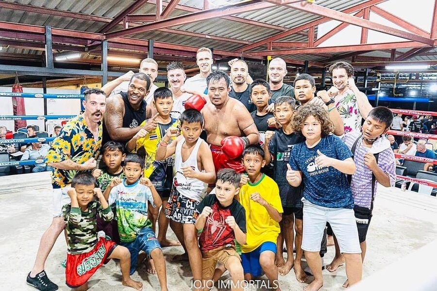 Phuket: Muay Thai Fight at Rawai MuayThai Boxing Camp - Ringside expectations: what closeness really changes