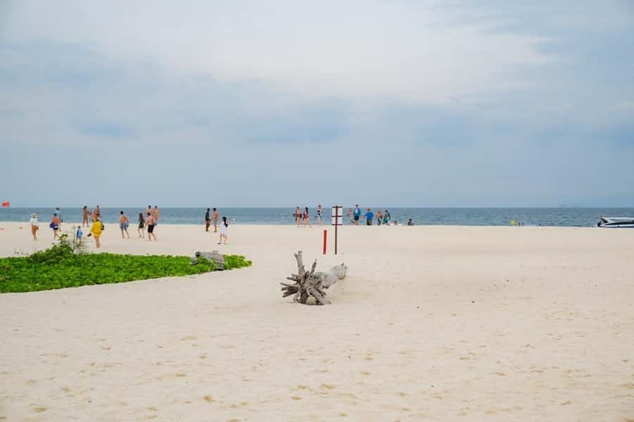 Phuket: Phi Phi, Bamboo & Maithon by Premium Speed Catamaran - What’s included in your day (and what you’ll want to bring)
