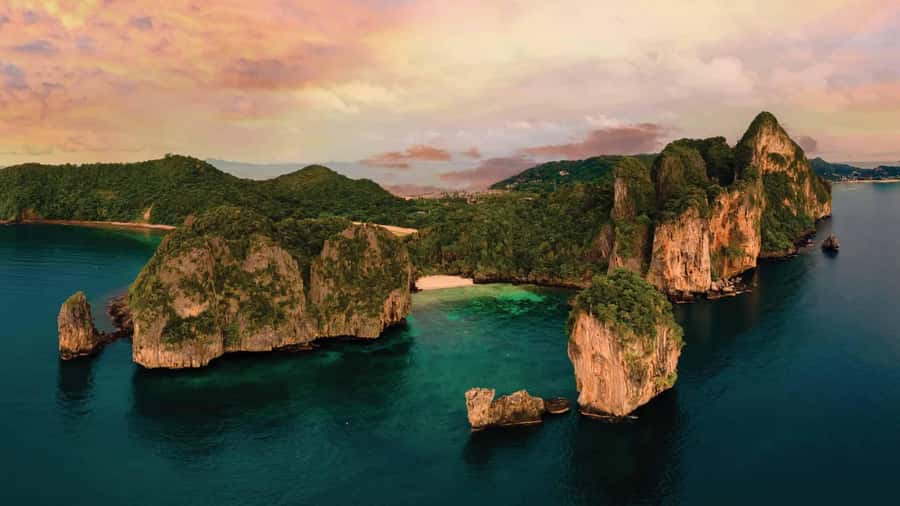 Phuket: Phi Phi Island Sunrise Group Speedboat Tour - Quick hits if you want the highlights with breathing room