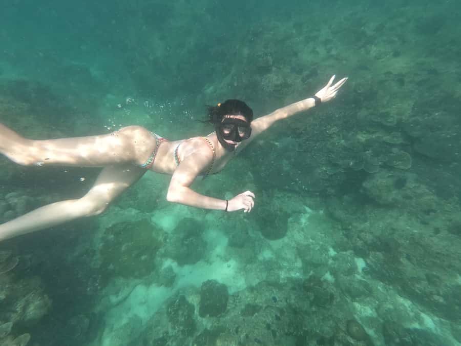 Phuket: Phi Phi Island Sunrise Group Speedboat Tour - Lunch at Soho Pool Club: Halal buffet plus a full stop