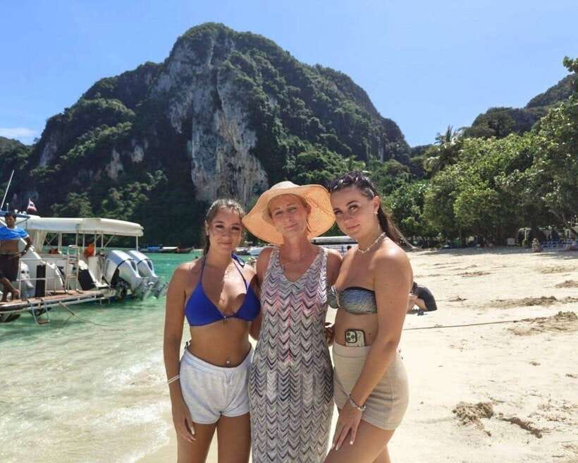 Phuket: Phi Phi Islands and Maya Bay Day Trip with Lunch - Should you book Phi Phi and Maya Bay with lunch?