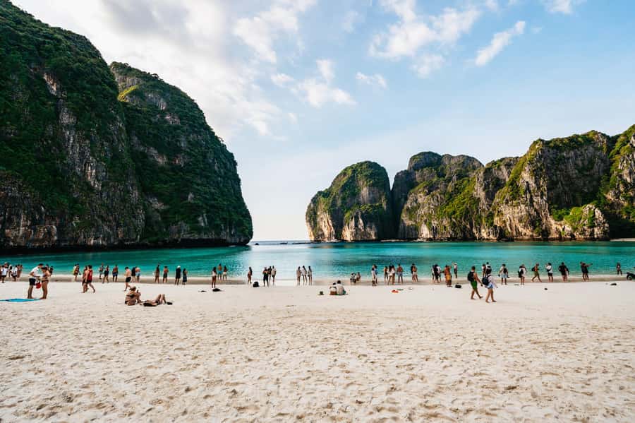 Phuket: Phi Phi Islands Day-Trip by Speed Catamaran - Ko Phi Phi Don: Lunch With Island Life and Market Stops