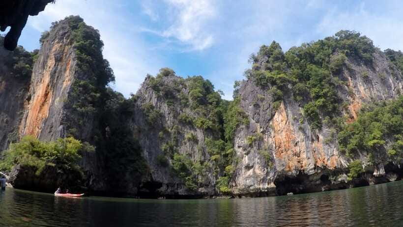Phuket: Phi Phi & James Bond Island Combo Day Tour w/Lunch - James Bond Island on a timetable: great scenery, short visit