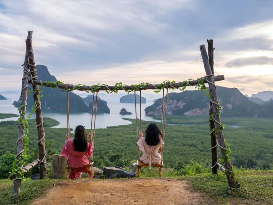Phuket : Samet Nangshe and Cheow Lan Lake Adventure Day Tour - Wat Maha That Wachiramongkol: a modern royal temple you can actually enjoy